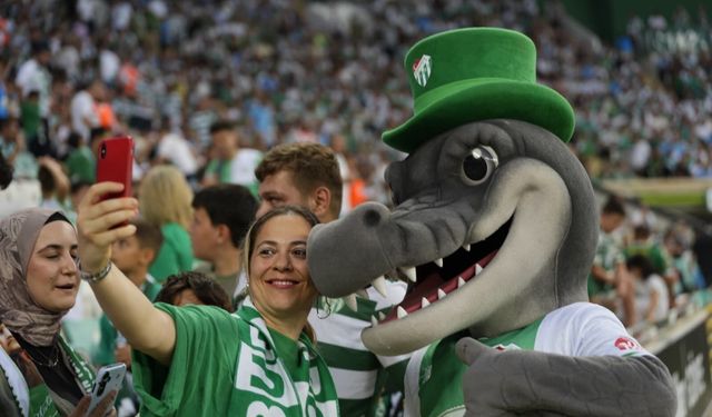 Bursaspor-Erokspor maçında tribünler doldu taştı