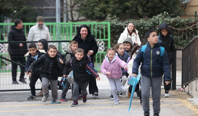 Milyonlarca öğrenci için ilk ders zili çaldı
