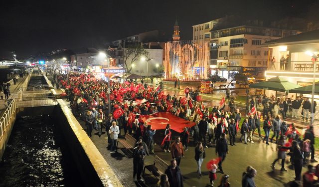 Mudanya’da Cumhuriyet coşkusu yağmura meydan okudu