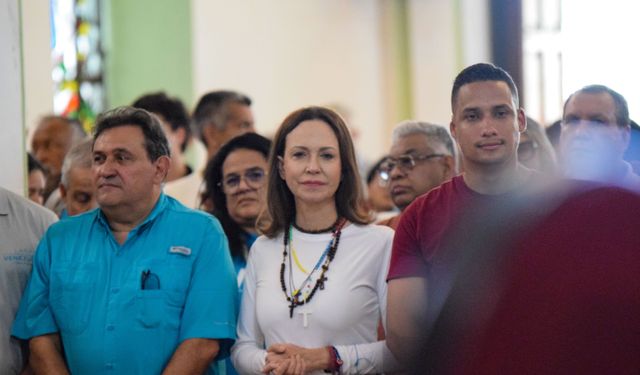 Venezuelalı muhalif lider Machado bir yıl sonra ülkesine döndü