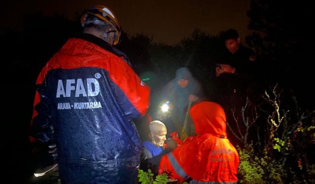 Bursa'da yaşlı çift için ekipler seferber oldu: Jandarma sırtında taşıdı