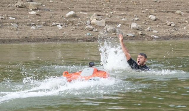 Bursa’da insansız cankurtaran aracı sahaya indi