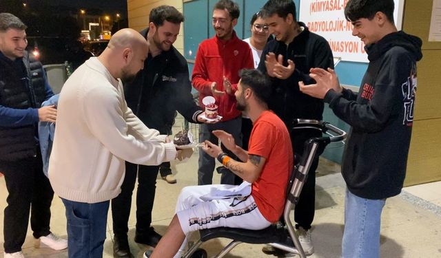 Bursa'da doğum günü kabusa döndü! Pastayı acilde kestiler