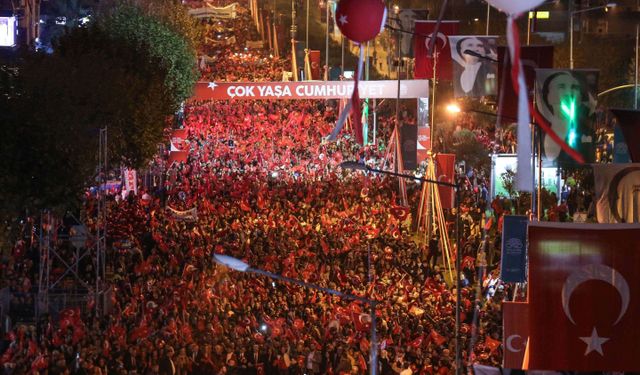 Bursa 29 Ekim etkinlikleri 2026: Berkay konseri saat kaçta, yürüyüş nereden başlayacak?