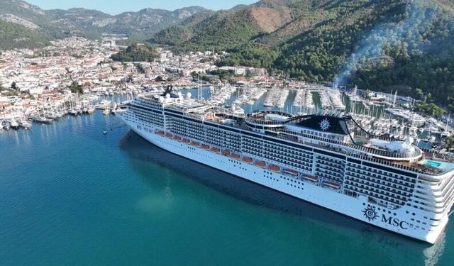 Marmaris’e dev kruvaziyer geldi: 3 bin 705 turist ilçeye akın etti