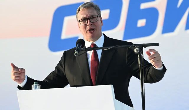 Sırbistan'da sandıkta siyasi deprem: Eski Cumhurbaşkanı Aleksandar Vucic yenilgiyi kabul etti
