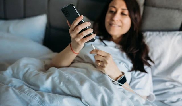 Telefonu gece boyu şarjda bırakanlar dikkat!