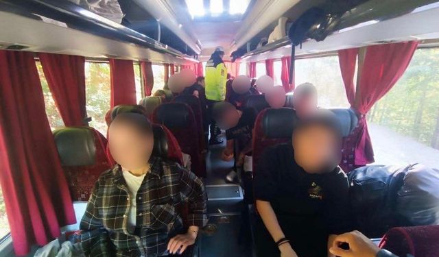 Bursa’da okul servislerinde güvenlik denetimi! Jandarmadan öğrencilere trafik eğitimi