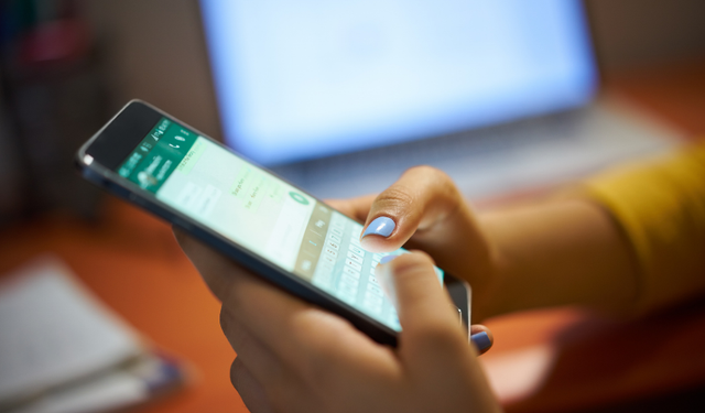 WhatsApp'ta çevrimiçi görünmeden mesaj okunabilir mi?