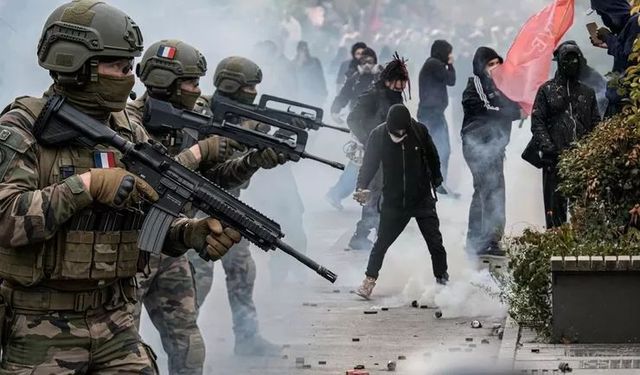 Fransa'da ordu sokağa iniyor
