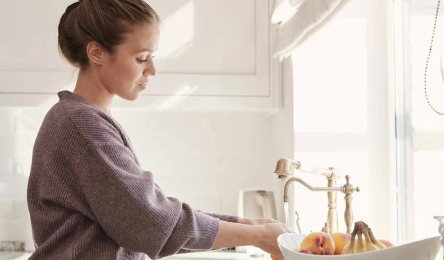 Ev tipi su arıtma cihazları alarm veriyor: Mineral kaybı ve bakteri tehlikesi!