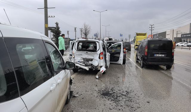 Bursa'da zincirleme kaza! Yaralılar var