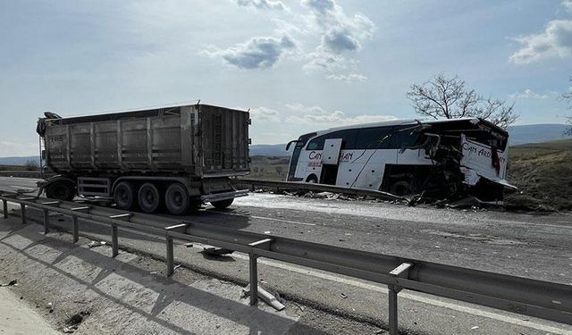 Bilecik'te feci kaza! Çok sayıda yaralı var