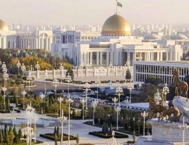 Türkmenistan'da Bütün Arabalar Neden Beyazdır?