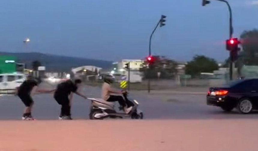 Patenli gençler trafikte kazaya davetiye çıkardı
