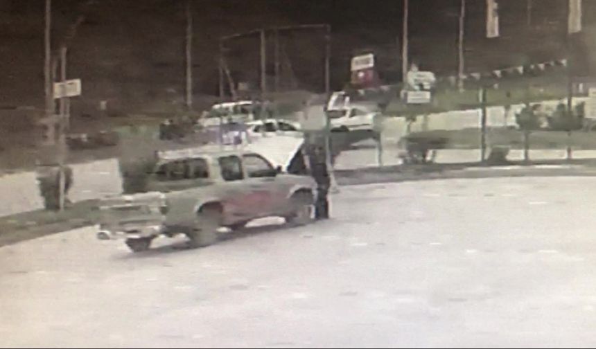 Amasya’da iki otomobil kavşakta çarpıştı: Kaza anı kamerada