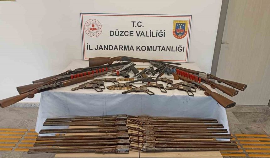 Silah imalathanesine baskın: Çok sayıda ruhsatsız silah ve tüfek ele geçirildi