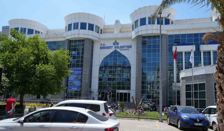 Edremit Belediyesi Yapı Kontrol Müdürlüğü’ne operasyon: 3’ü belediye personeli 7 kişi gözaltında