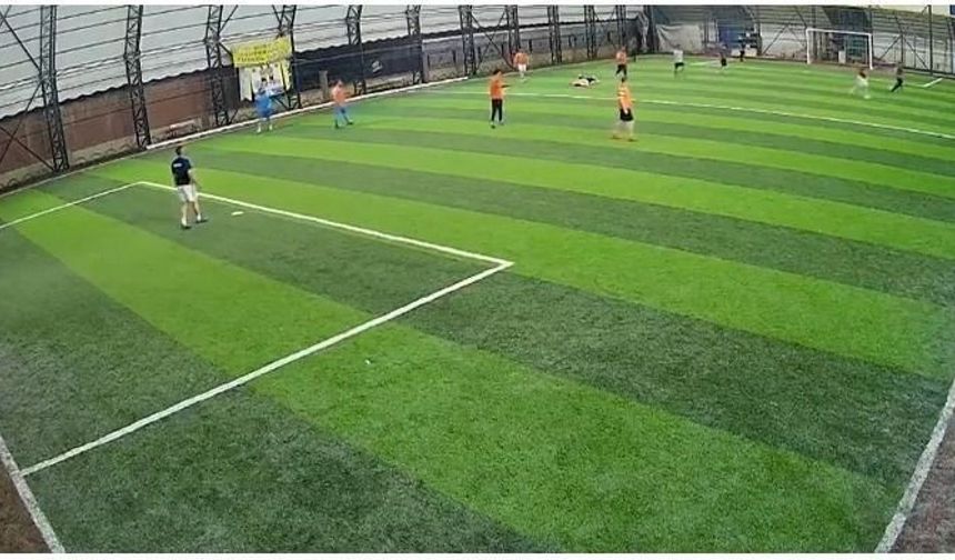 Futbol oynarken kalp krizi geçiren genç hayatını kaybetti