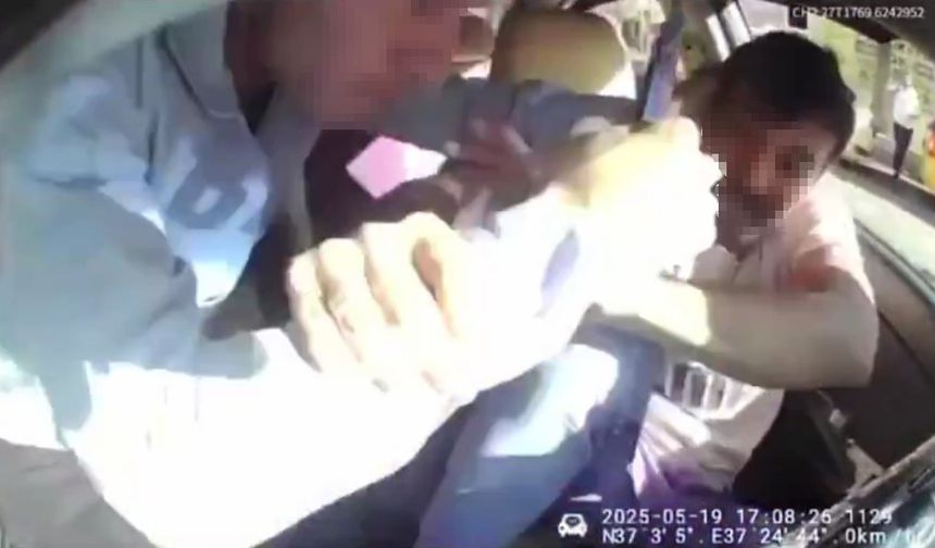 Taksiciye bıçaklı saldırı: O anlar kamerada