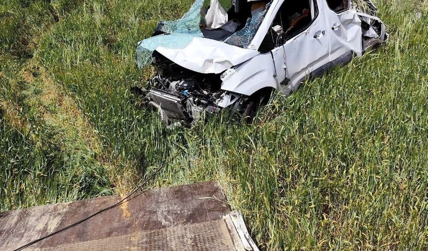 Isparta’da hafif ticari araç şarampole yuvarlandı: 1 yaralı