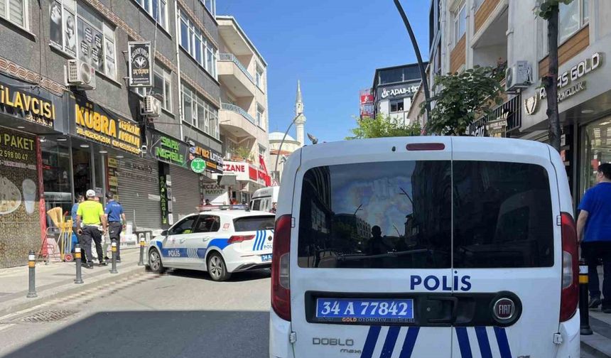 Küçükçekmece’de fenalaşıp yola yığılan adamın üzerinden araç geçti