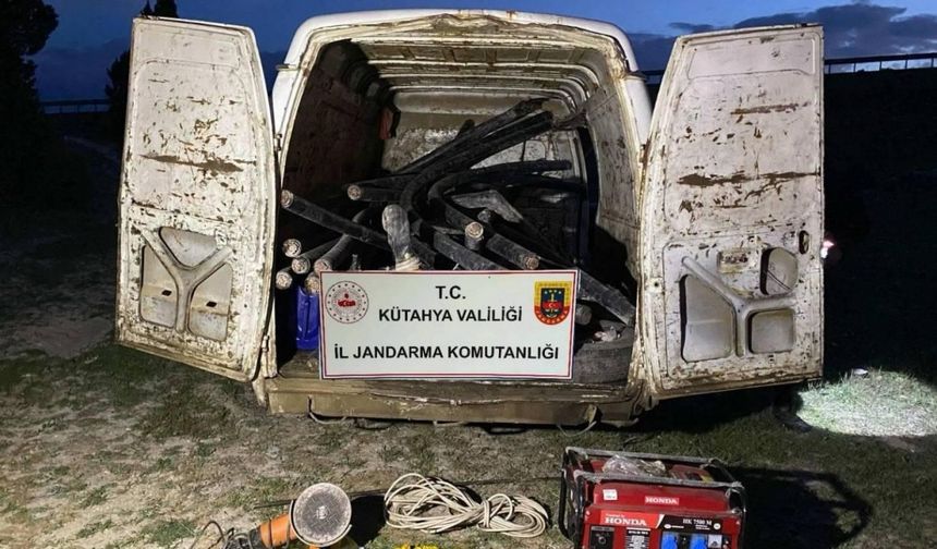 Kütahya’da 4 kablo hırsızı suçüstü yakalandı