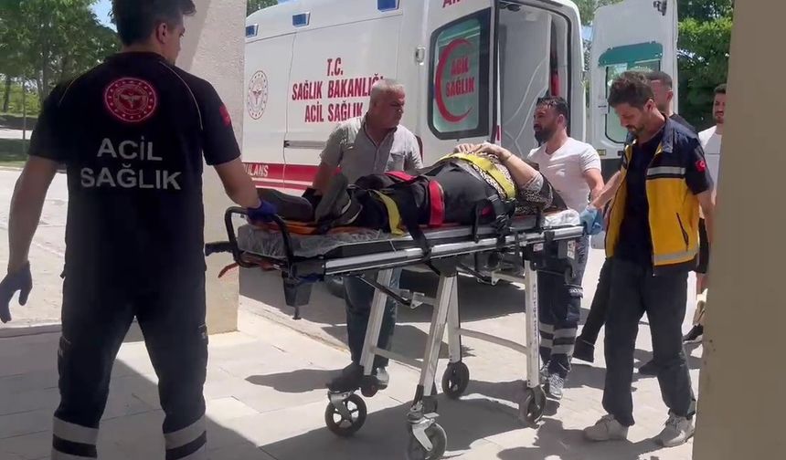 Yolcu otobüsü ile otomobil çarpıştı: 1 yaralı