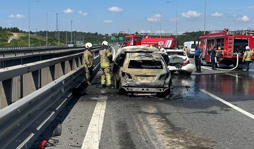 Kuzey Marmara Otoyolu'nda 3 araç birbirine girdi