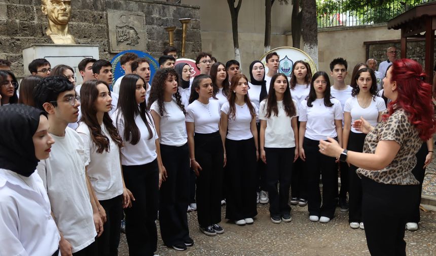 Bursa Erkek Lisesi'nde pilav günü geleneği devam etti