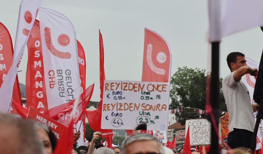 Bursa'da Özgür Özel'in mitingine yoğun ilgi