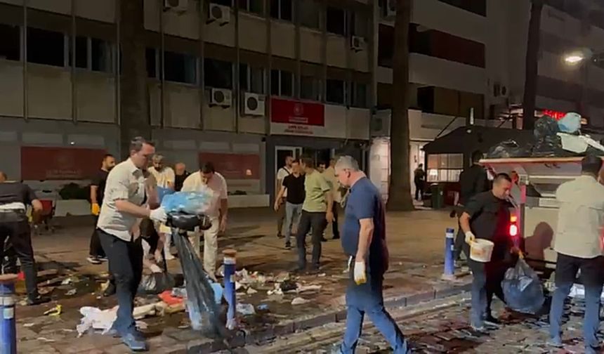 İş başa düştü, biriken çöpleri Belediye Başkanı topladı