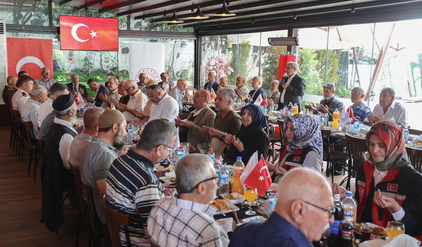 Bursa Valisi Ayyıldız, şehit babaları ve gazi babalarla bir araya geldi