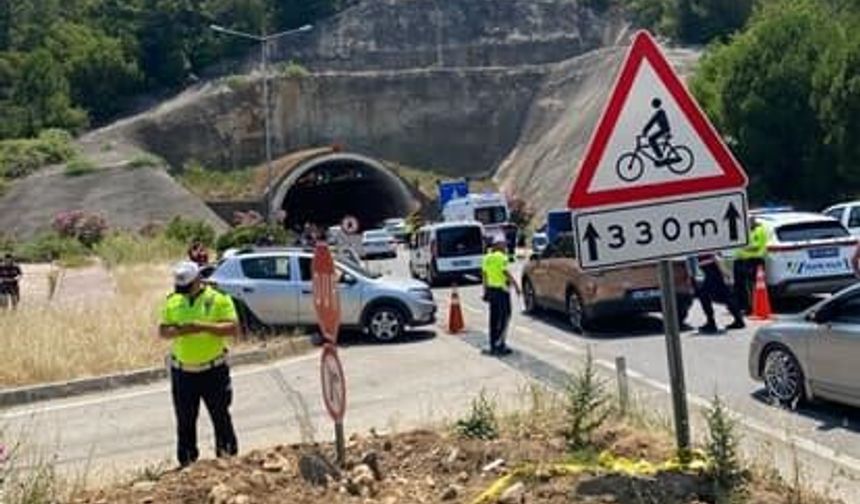 (Düzeltme) Antalya’da Kemer yolunda feci kaza: 2 ölü, 4 yaralı