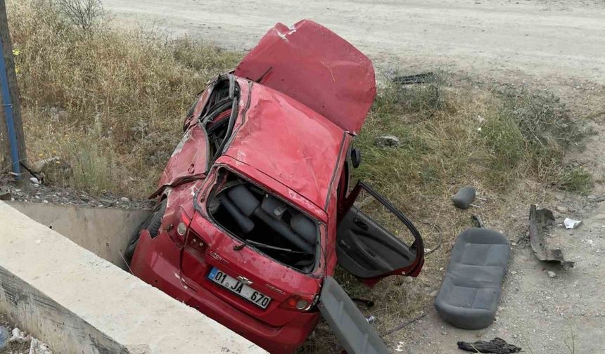 Hurdaya dönen otomobilden sağ kurtuldu