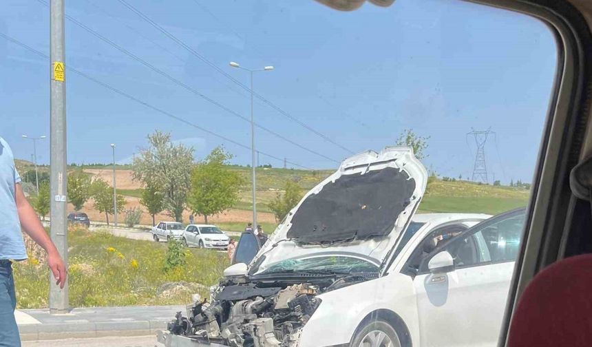 İki otomobil kafa kafaya çarpıştı: 8 yaralı