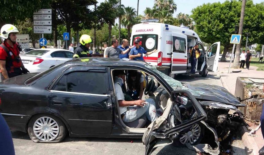 Otomobil ve motosikletler çarpıştı: 1’i ağır 3 yaralı
