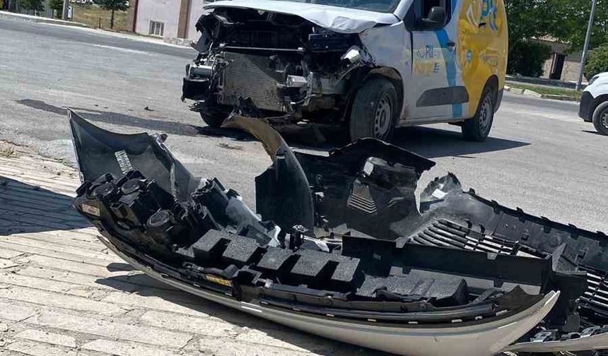 Otomobille kamyonet çarpıştı: 1 yaralı