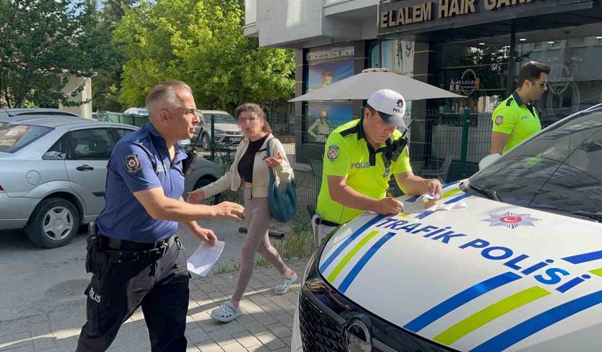 Sabah saatlerinde alkollü kadın sürücünün kullandığı araç tatlıcı dükkânına daldı, faciadan dönüldü