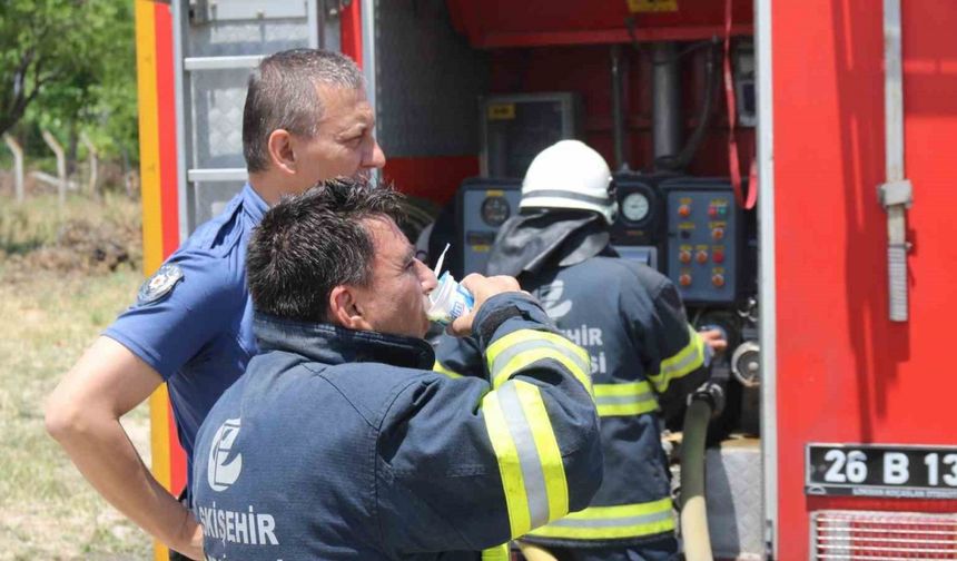 Süt fabrikasındaki paletler yandı: 1 yaralı