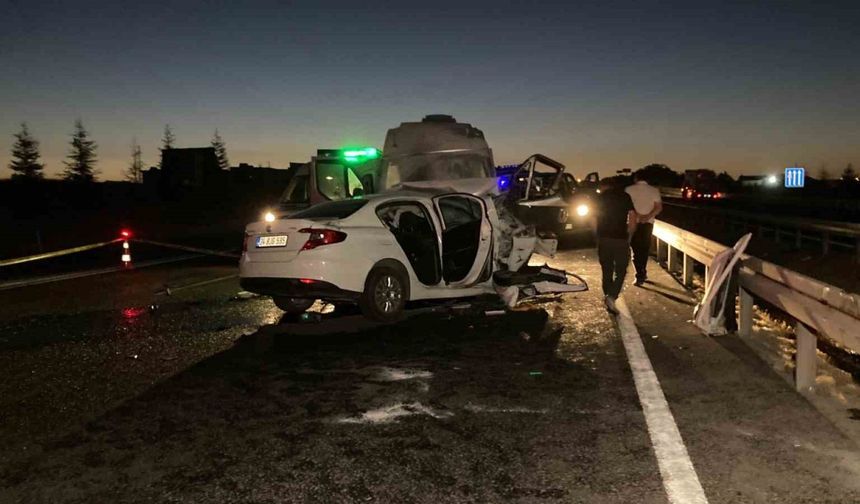 Ankara’da ters yöne giren araç minibüs ile kafa kafaya çarpıştı: 1 ölü