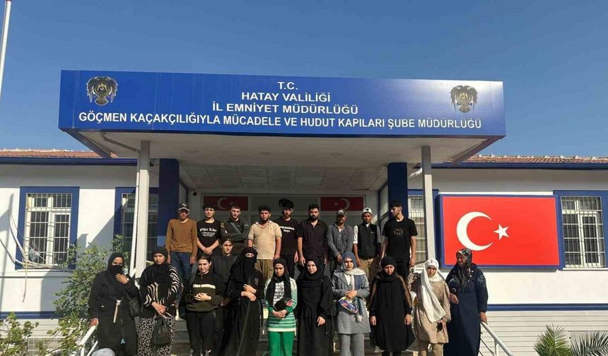 Tıka basa göçmen doldurulan minibüste 24 göçmen yakalandı