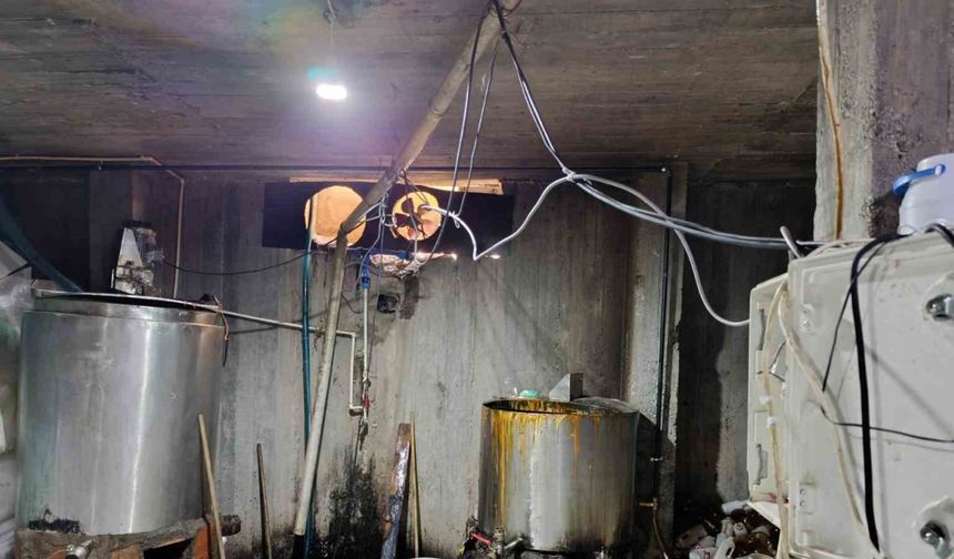 Ağrı’da ruhsatsız işletmede 5 ton 709 kilogram pekmez ele geçirildi