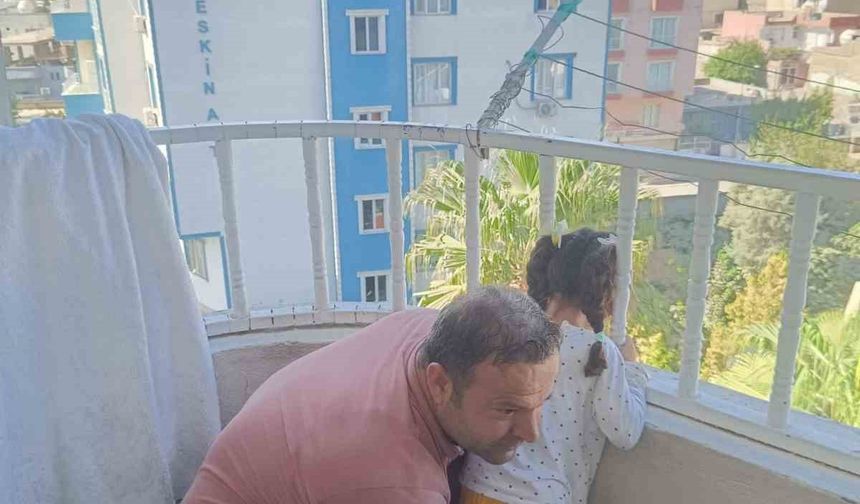 Cizre’de kafası demir korkuluğuna sıkışan çocuğu itfaiye ekipleri kurtardı