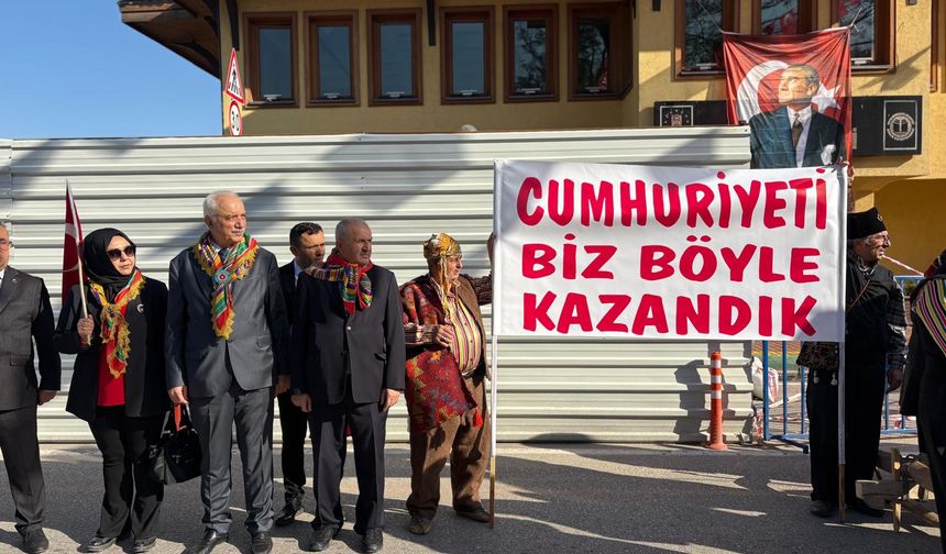 Bursa’da 102. yıla yakışır kutlama!