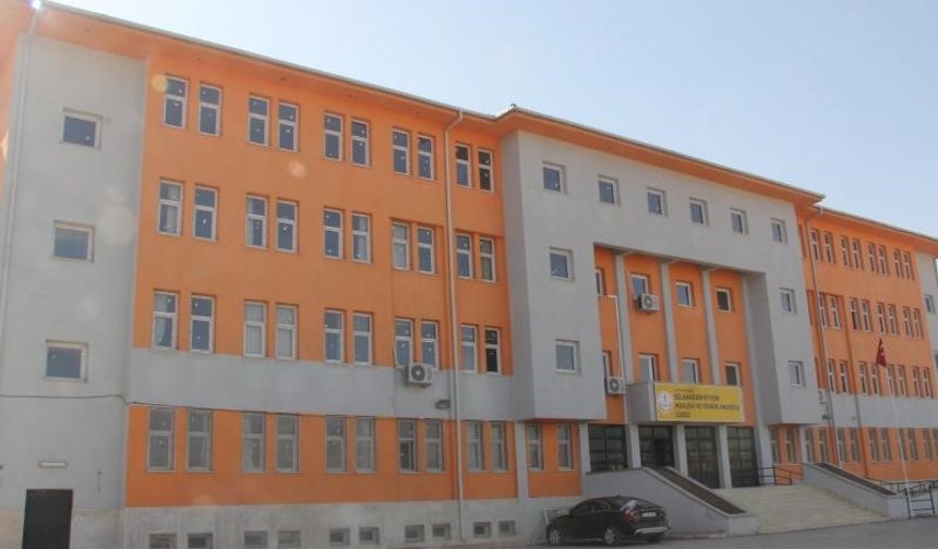 Cizre’deki lisede taciz iddiası: Öğretmen gözaltında