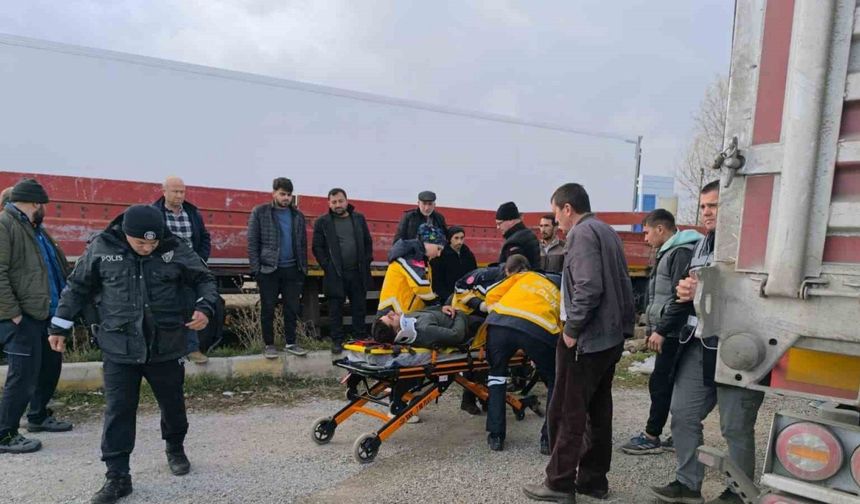 Tırın bir başka tıra arakadan çarptığı kazada faciadan dönüldü