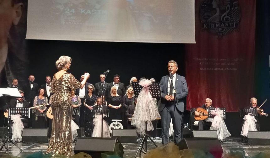 Bursa’daki konserde Belediye Başkanı'ndan sahne performansı