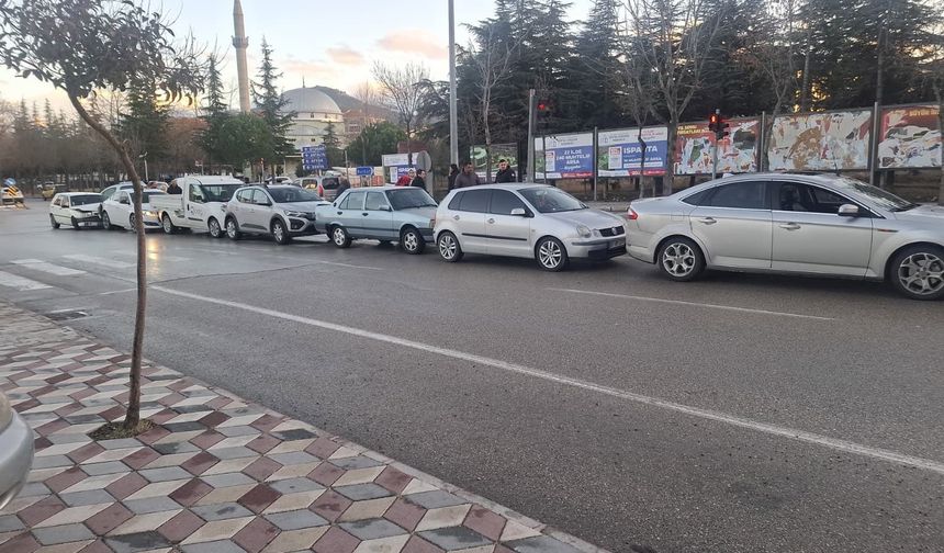 Isparta'da 7 aracın karıştığı zincirleme kaza