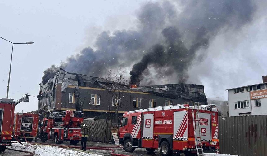 Tuzla'daki çakmak fabrikasında çıkan yangın kontrol altına alındı